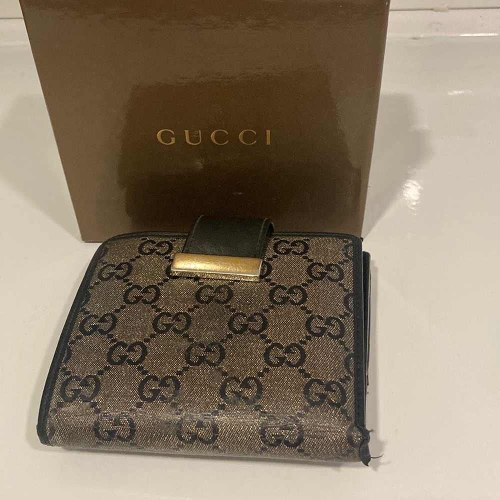 Authentic Gucci wallet